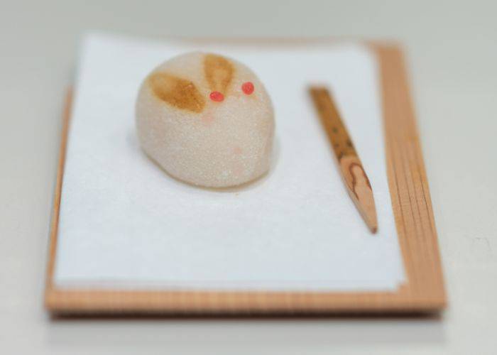 Tsukimi rabbit mochi on a wooden serving tray.